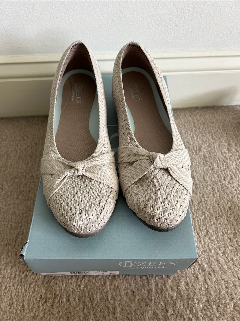 Bzees Women's Beige Knit Knot Ballet Flats